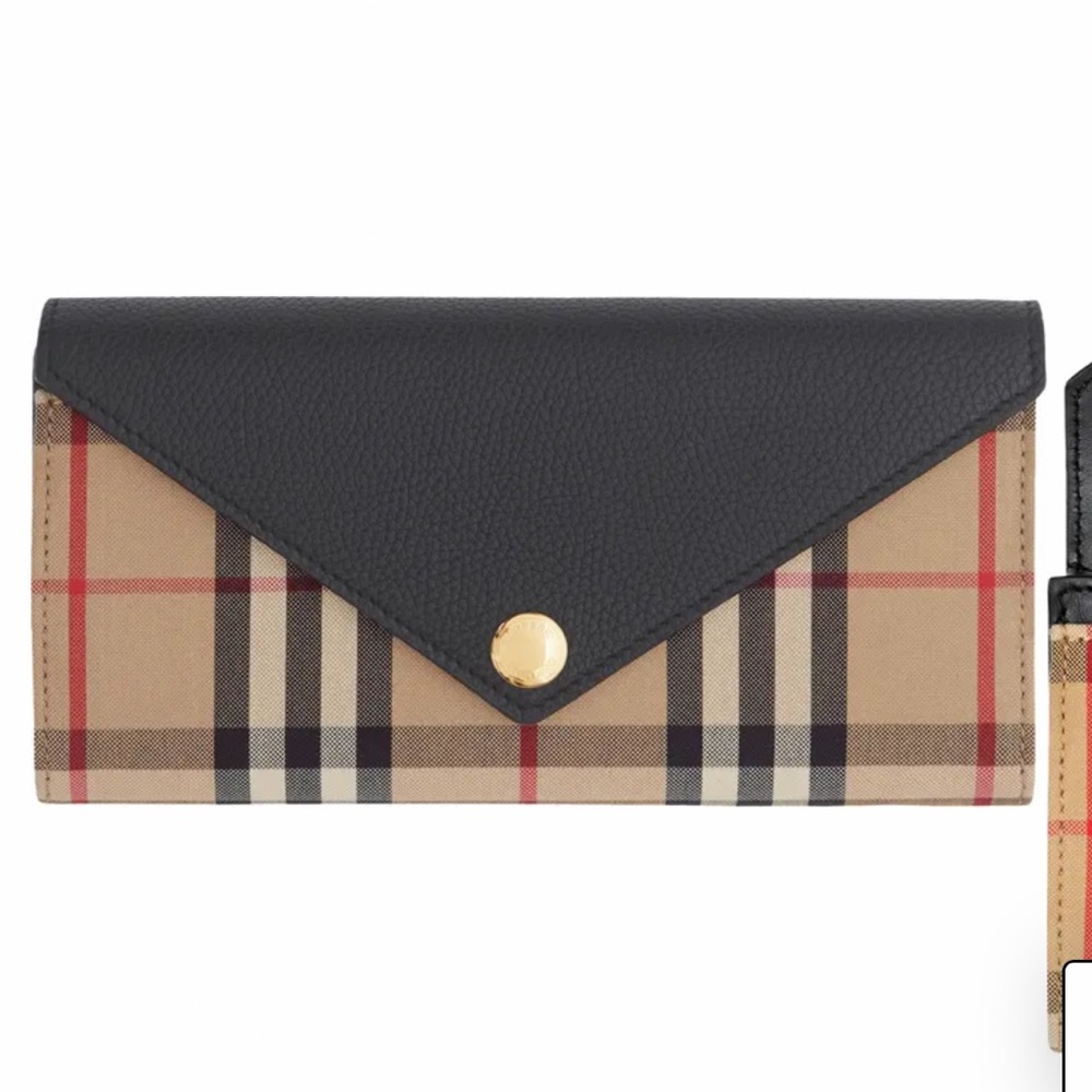 Worn once Authentic Burberry wallet!